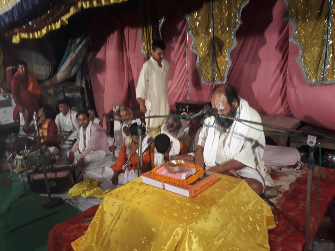 जो मनुष्य दूसरों को हीन दृष्टि से देखता है वह कभी भी शांत व सुखी नहीं रह सकता।