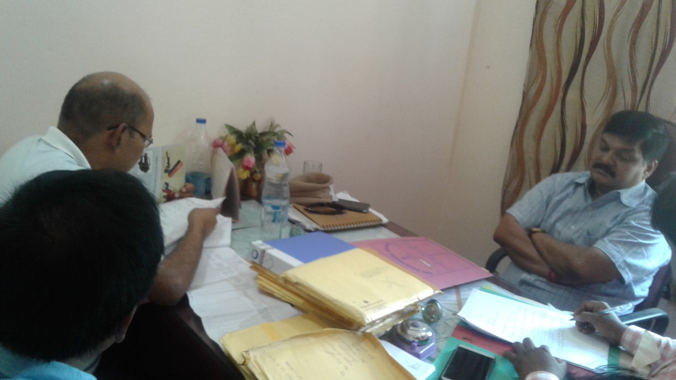 नपं कार्यालय में तीन सदस्यीय टीम ने की जांच 