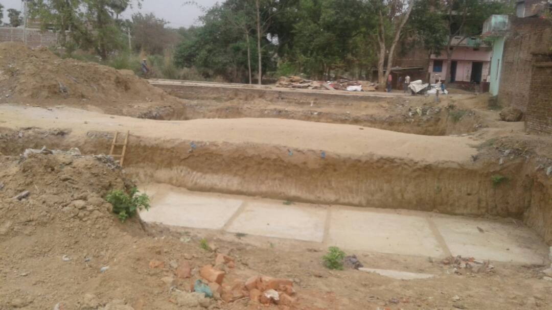 बस स्टैंड का निर्माण कार्य पड़ा ठप