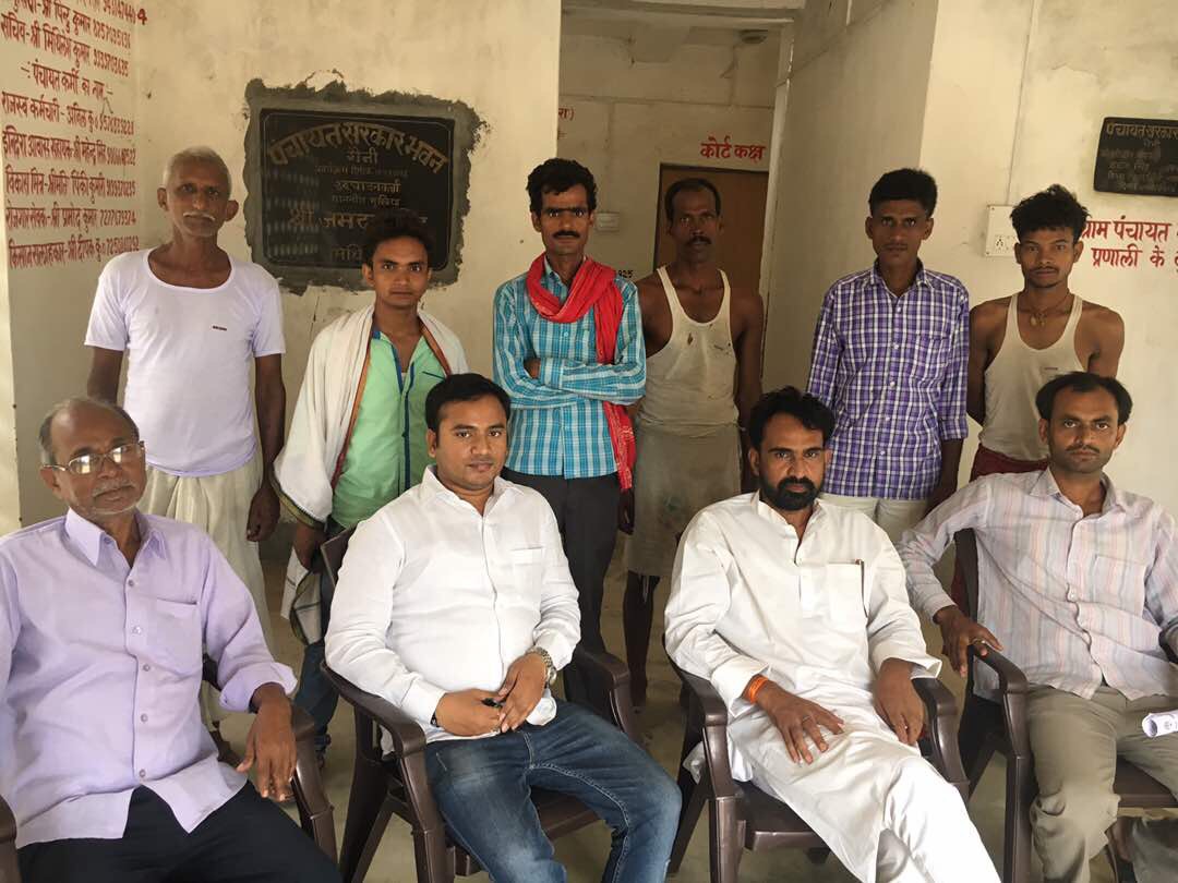 गैनी में ग्रामीणों के साथ हुई एक बैठक