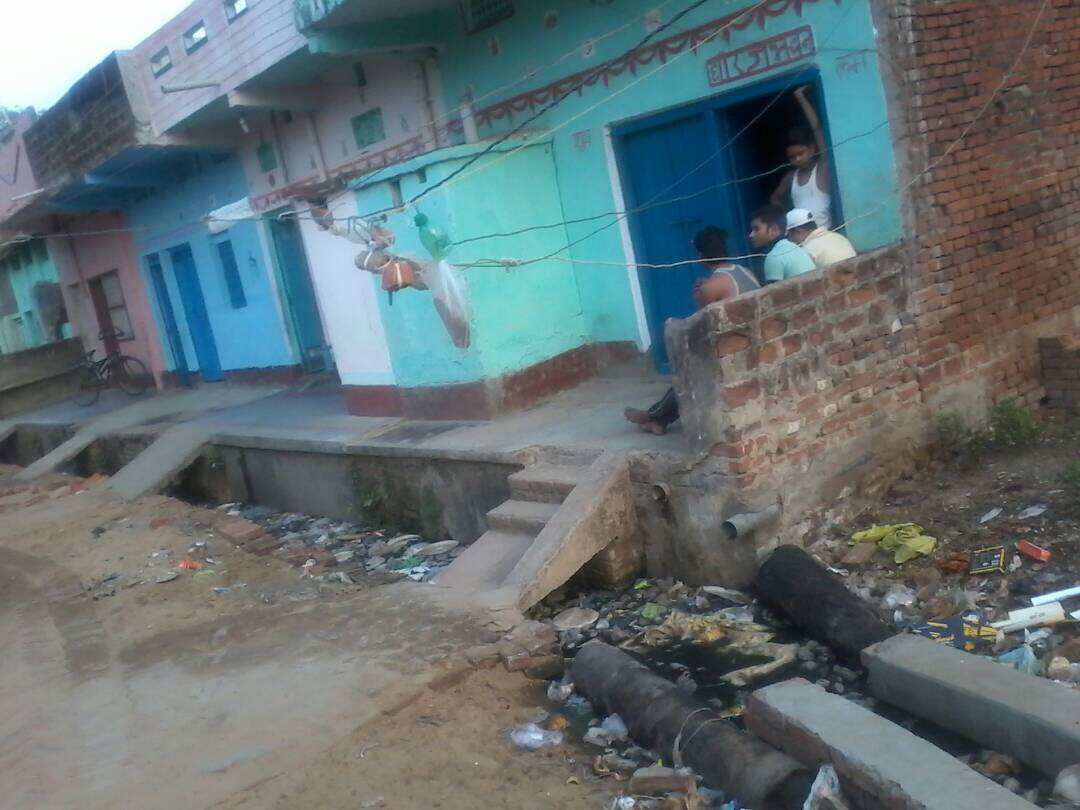 बिजली विभाग के एजेंसियों द्वारा तार लगाने में गड़बड़ी की आशंका