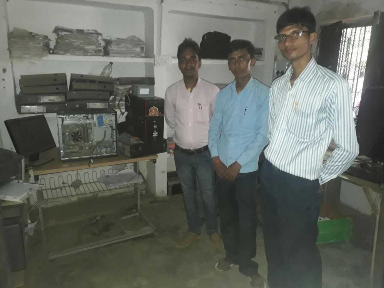 शार्ट सर्किट के वजह से दफ्तर के कई उपकरण जले 