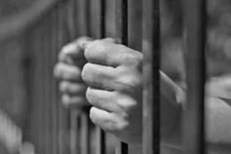 दो अलग अलग ठिकानों पर छापेमारी में दो लोग ग्रिफ्तार