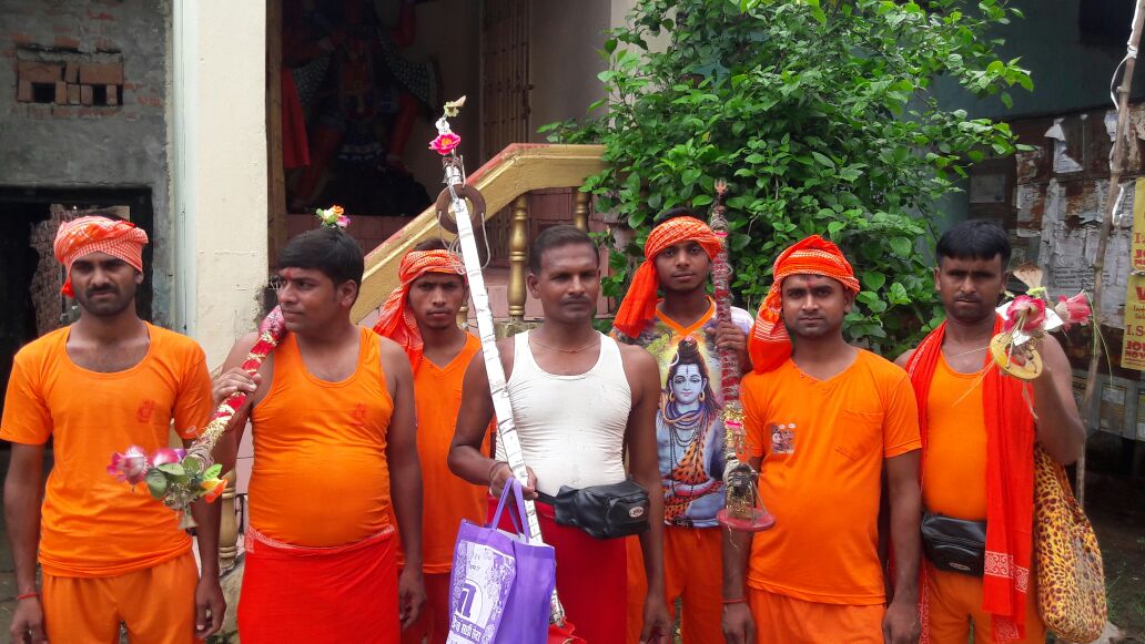 शमशेरनगर गांव से कांवरिया संघ का जत्था बाबा धाम के लिए रवाना 