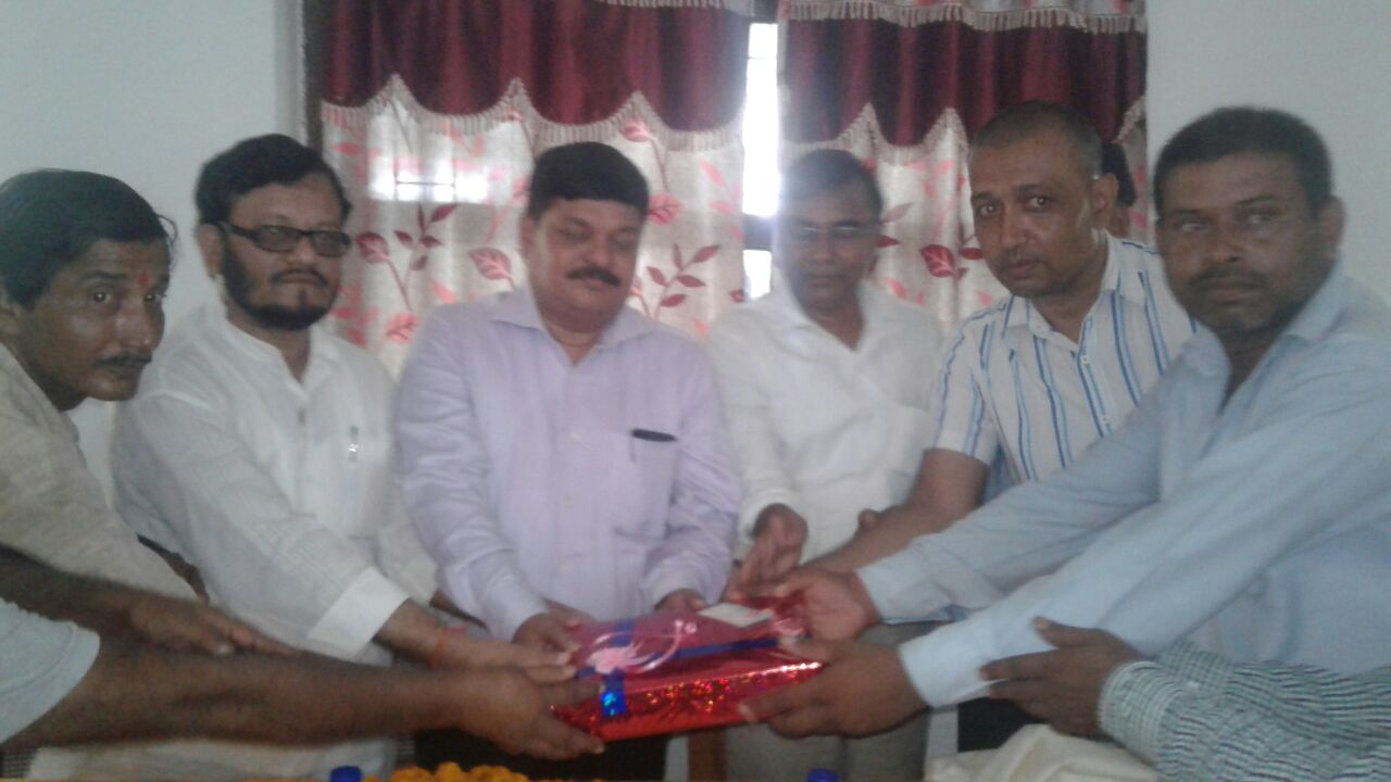 एसडीओ सह न्यास समिति के अध्यक्ष राकेश कुमार का विदाई सह सम्मान समारोह आयोजित