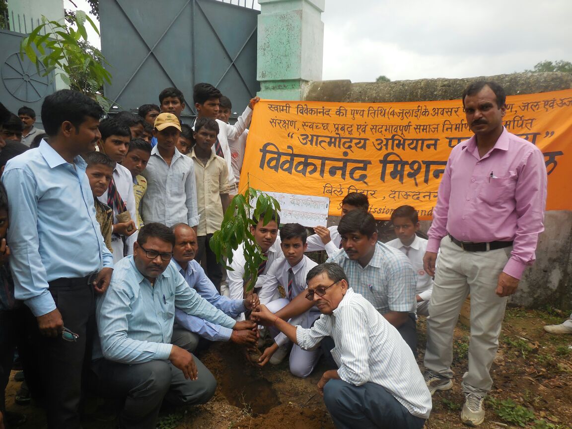 छात्र एवं छात्राओं ने किया  ग्रामीणों को पर्यावरण संरक्षण के प्रति जागरुक