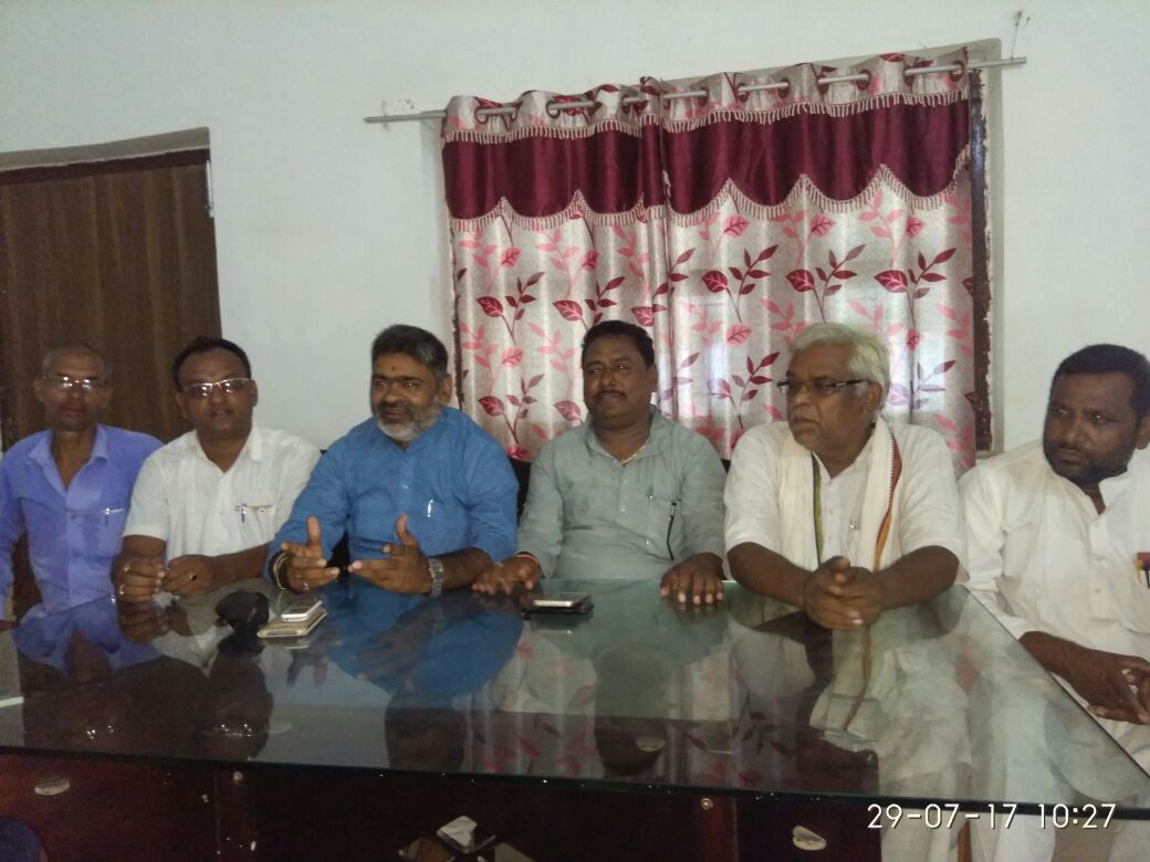 लापरवाह अधिकारी बख्शे नहीं जायेंगे,करना होगा जनता के काम