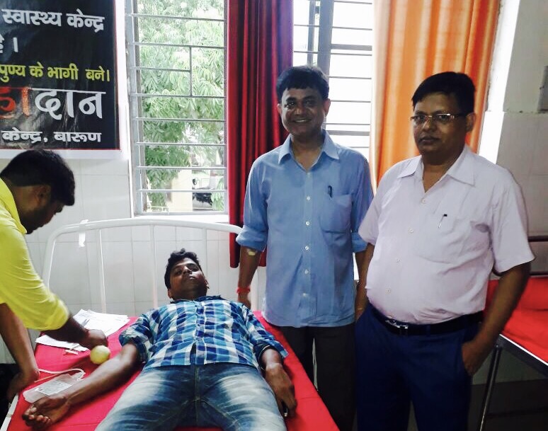 रक्तदान करने पर ख़ुशी ज़ाहिर की