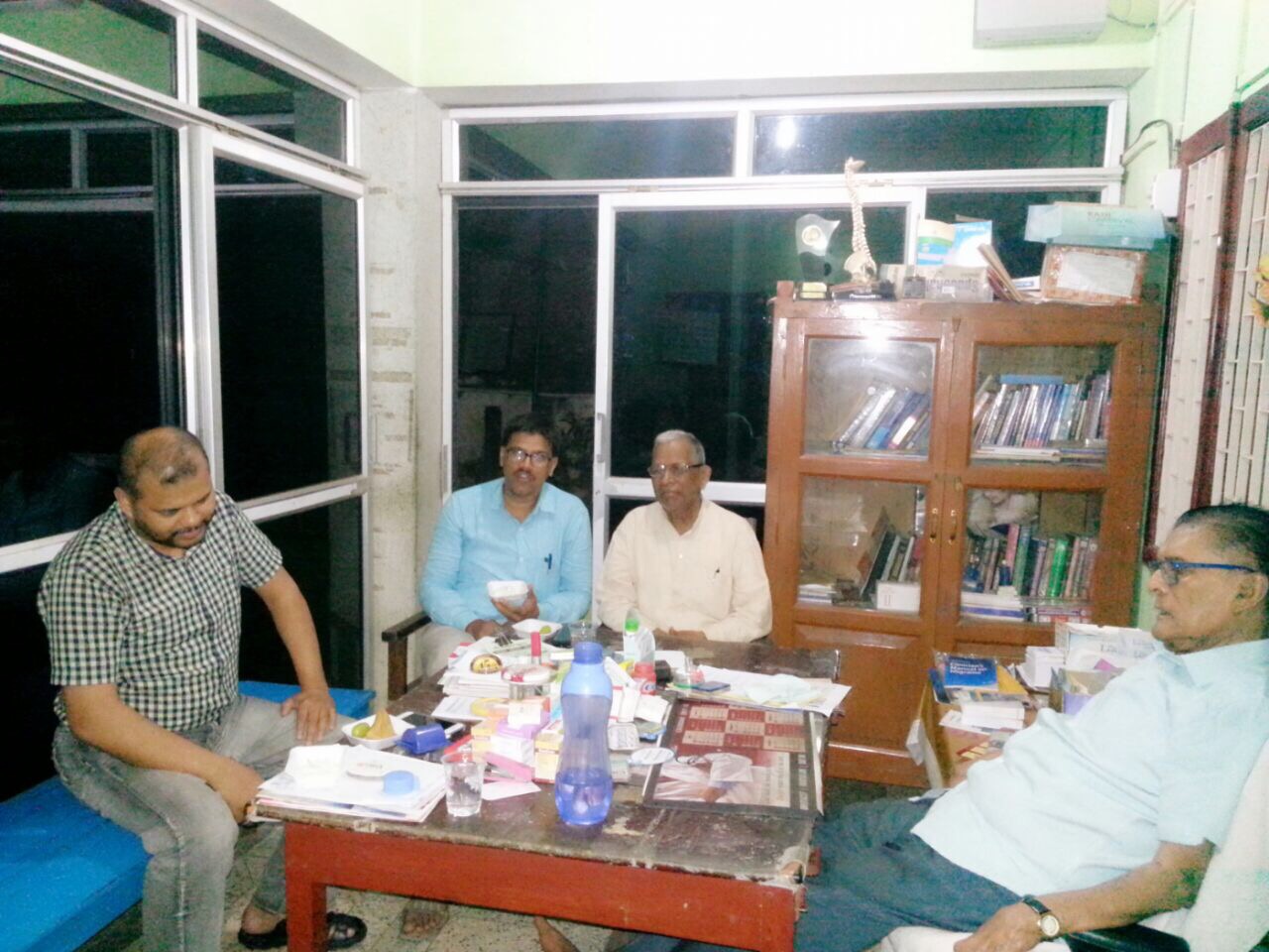 समाज व देश के विकास में बाधक है इंसानों के बीच फ़र्क़ करना