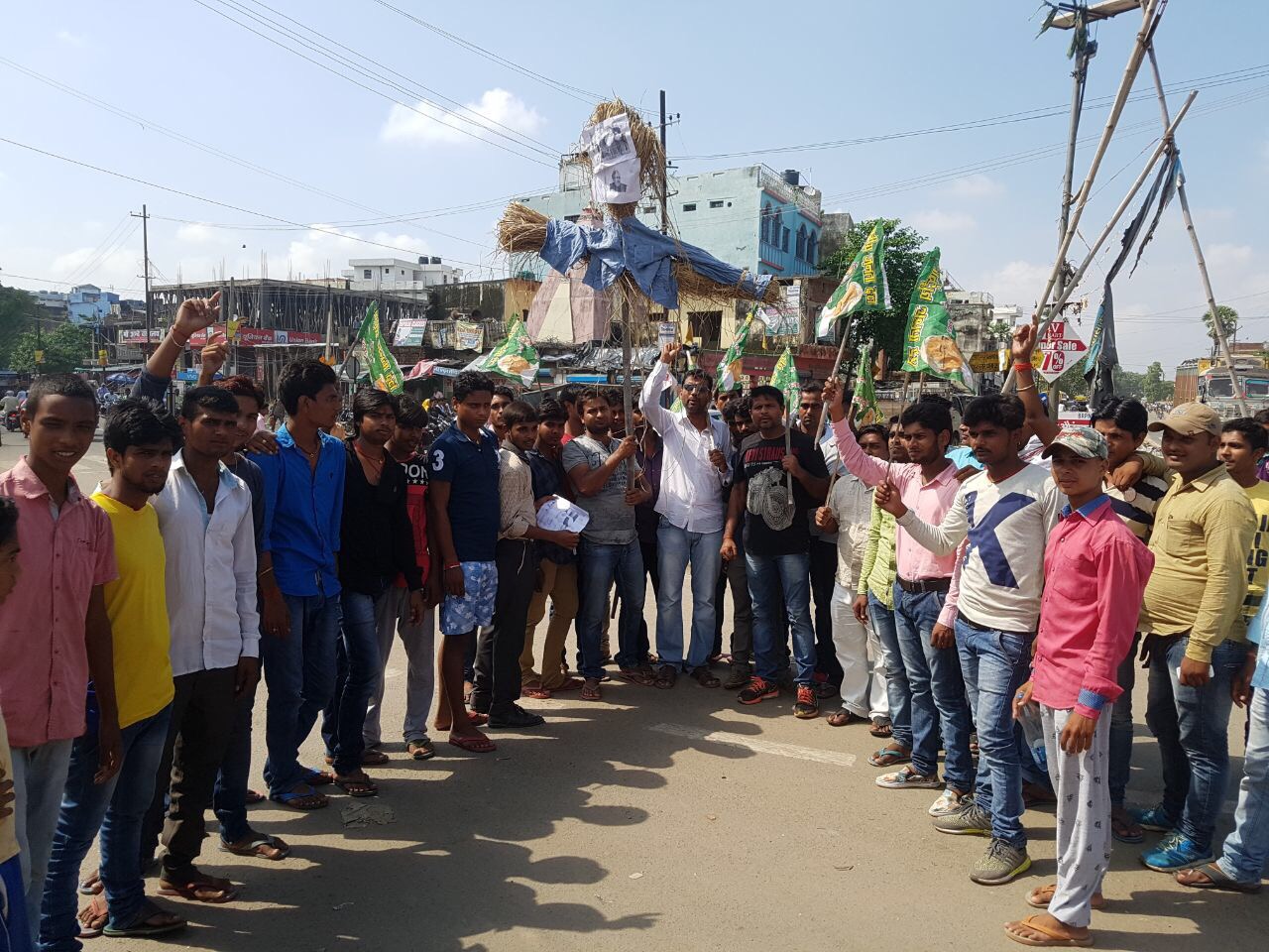 सुशील मोदी का भारी विरोध- युवा राजद ने किया पुतला दहन