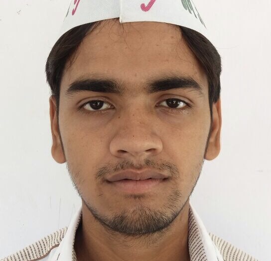 बिजली के तार से घायल युवक के लिए मूवावजे की माँग