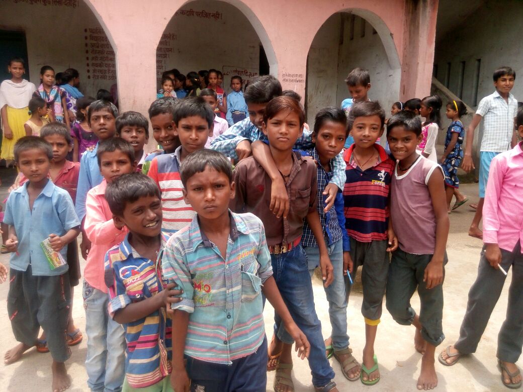 पढ़ाई न होने पर विद्यार्थियों ने किया हंगामा 