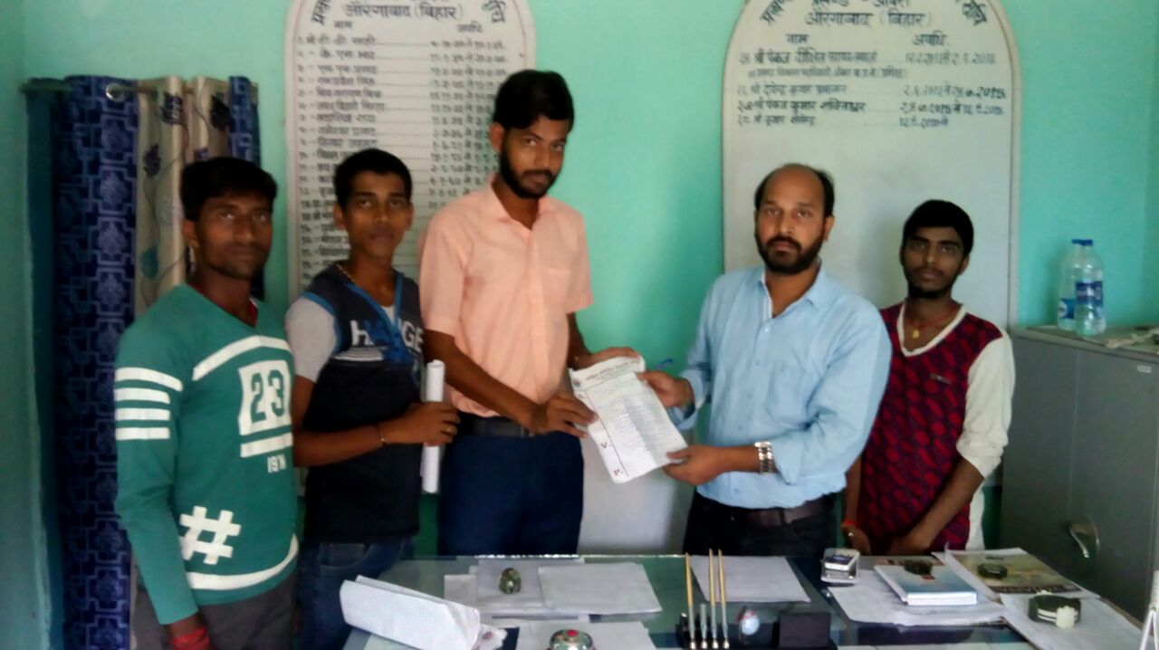 ​मध्य विघालय में हो भवन निर्माण  और पढ़ाई की सुविधा-अभावीप