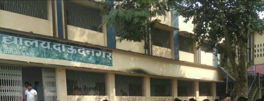 कॉलेज में एडमीशन के दौरान हंगामा