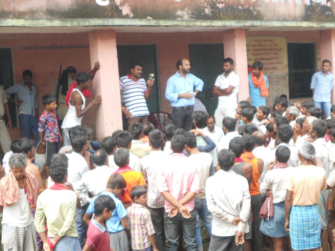 ​अधिकारियों के  पहल पर शुक्रवार को चन्दा मध्य विद्यालय का  खुला ताला