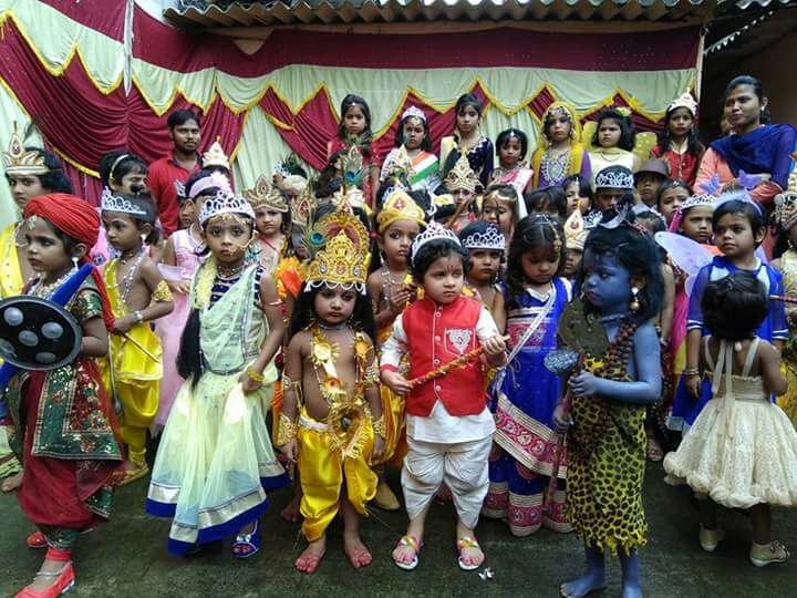 रूप सज्जा एवं मेहँदी प्रतियोगिता में  बच्चों का रहा जलवा