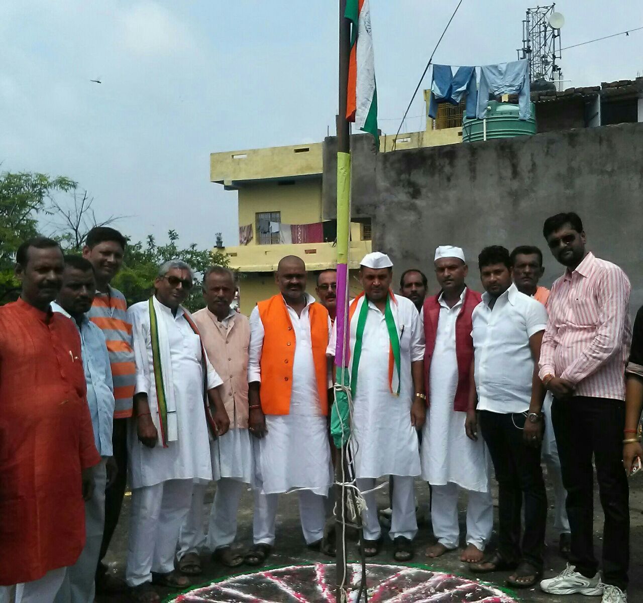 भाजपा एवं चाणक्य युवा संघ  ने किया झंडोतोलन 