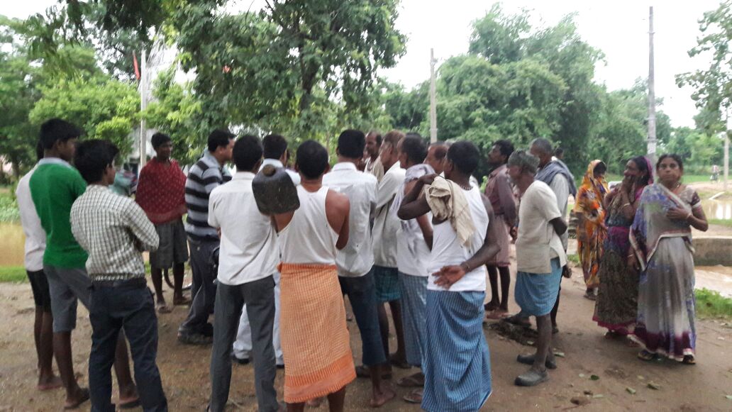 खुले में शौच न करने की अपील , सुबह में ही गावँ पहुंच रहे हैं पदाधिकारी