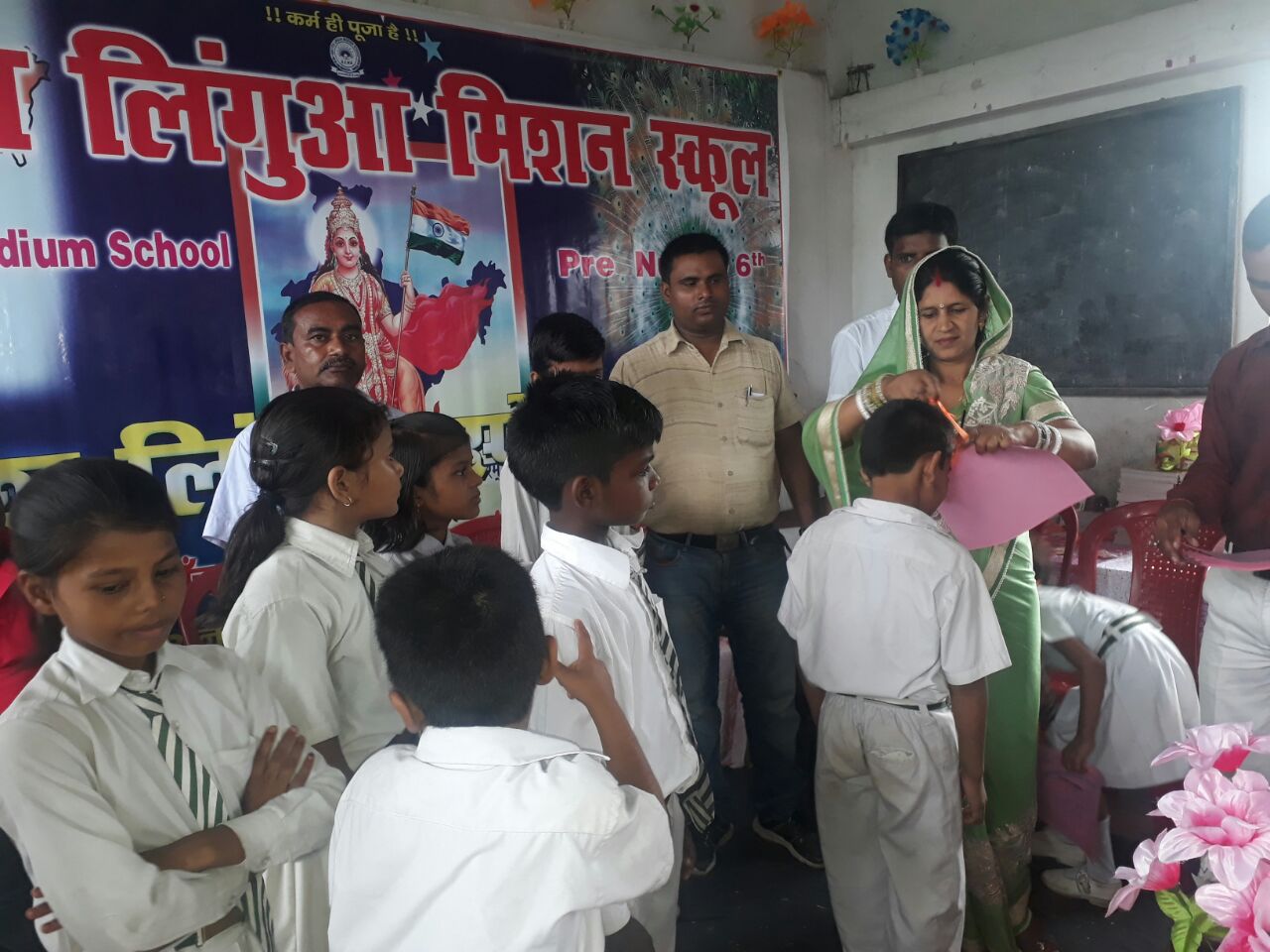  पुरस्कृत करने से बच्चों का बढ़ता है मनोबल