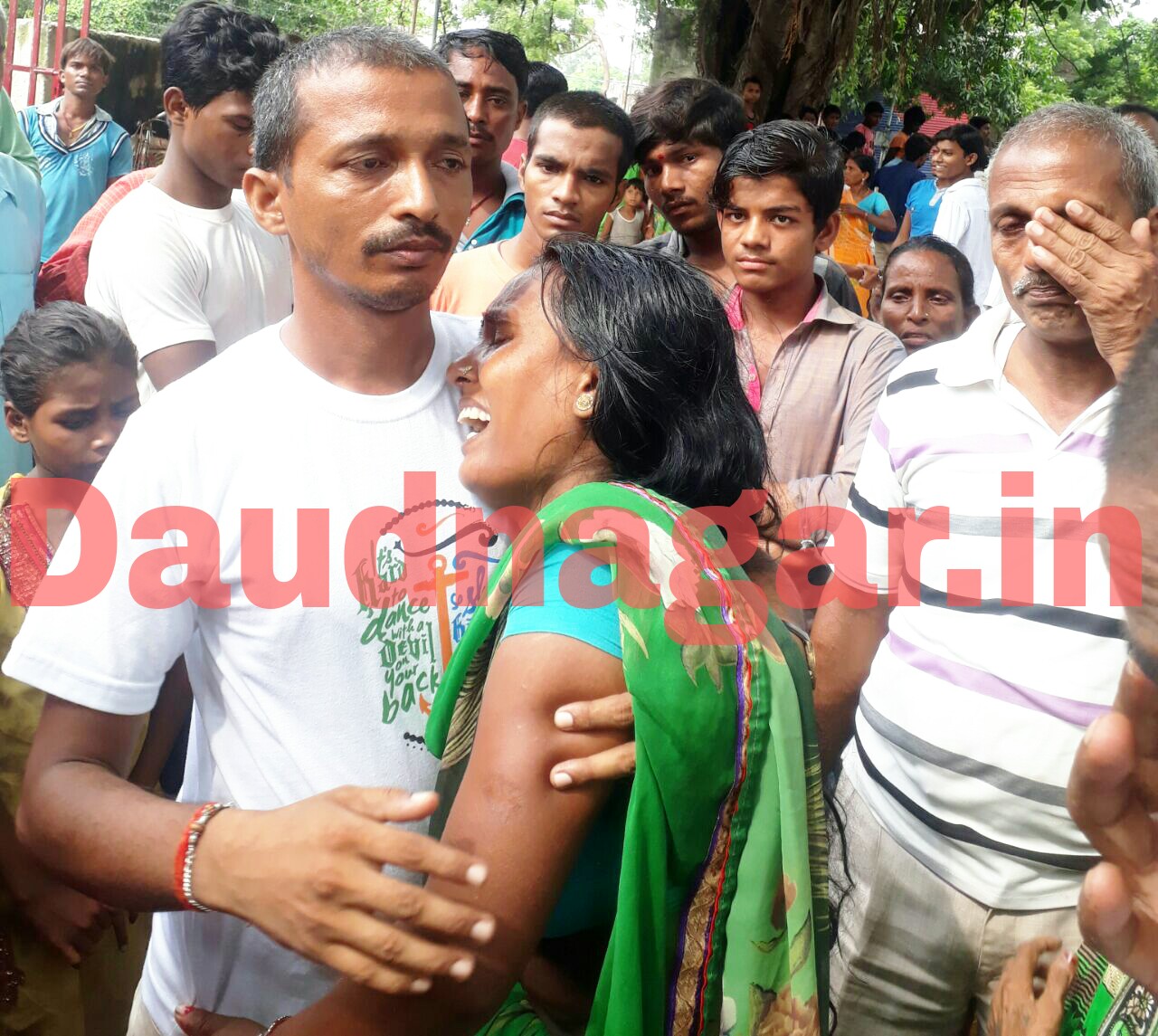 मृतक के परिजनों को मुआवजा देने व हरसंभव सरकारी सहायता देने  की मांग