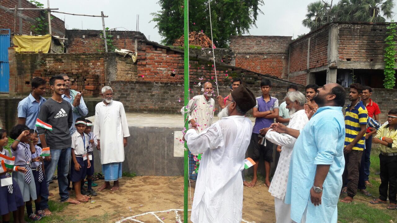 तरार के मदरसे में किया गया झंडोतोलन