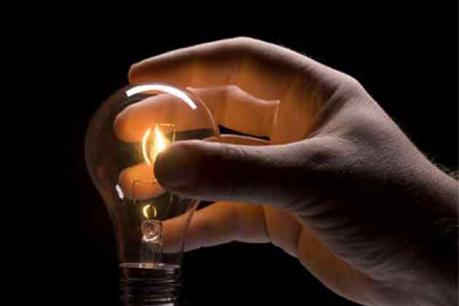 इस गांव में अभी तक नही पहुंची है बिजली