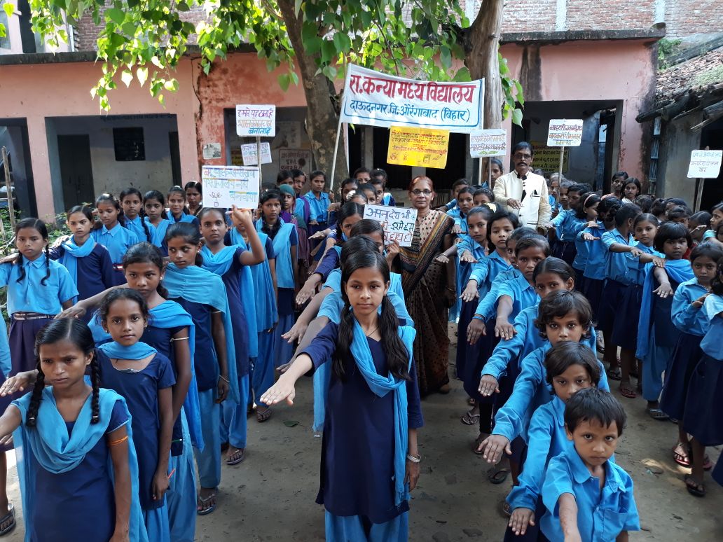 छात्राओं को स्वच्छता का दिलाई गई शपथ