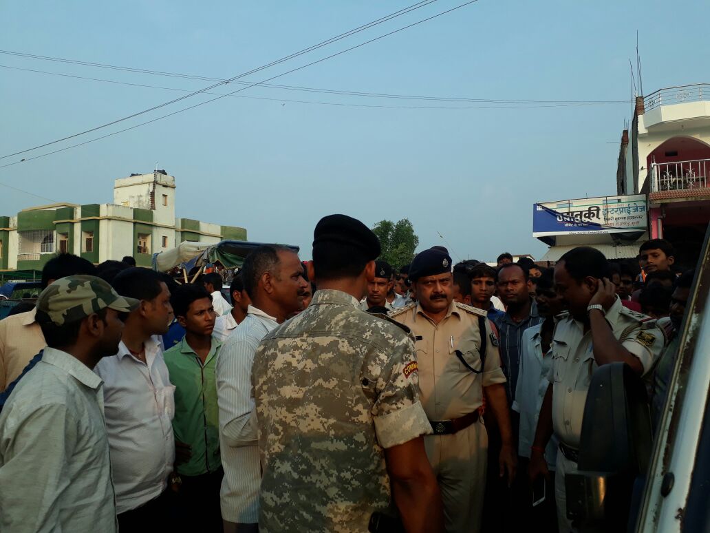 इलाजरत महिला की मौत से लोगों ने किया सड़क जाम