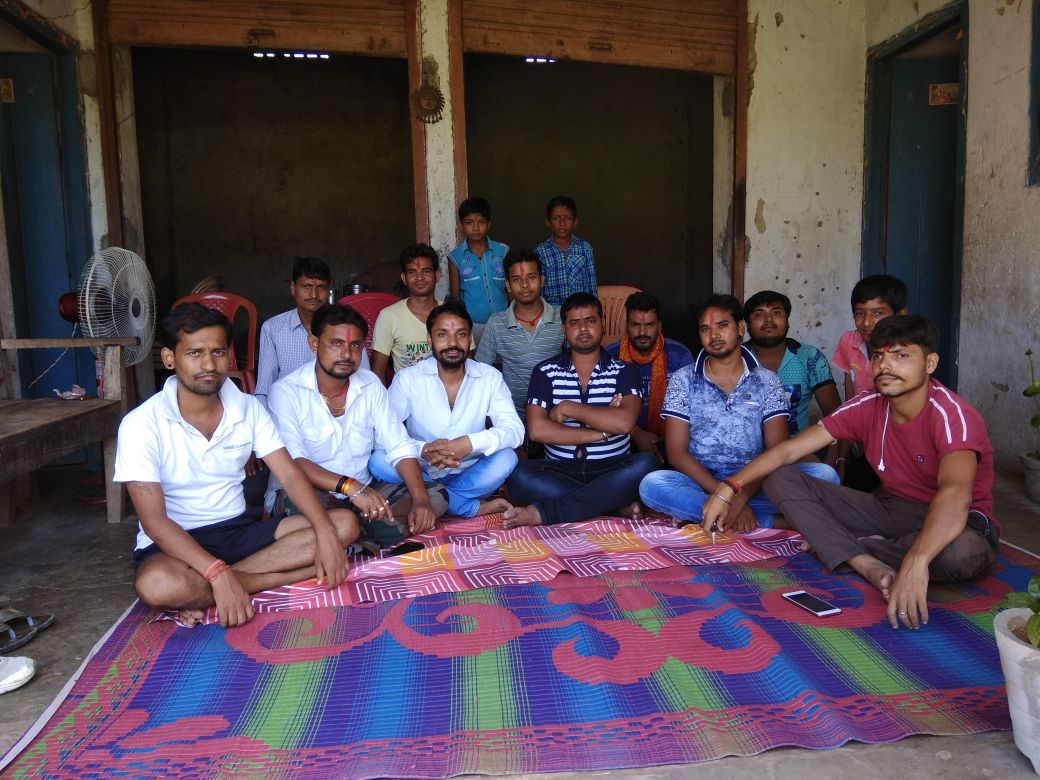 खुले में बिक्री से मछली-मुर्गे का  फैला रहता है दुर्गंध