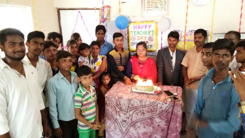 बच्चों ने किया सम्मानित-