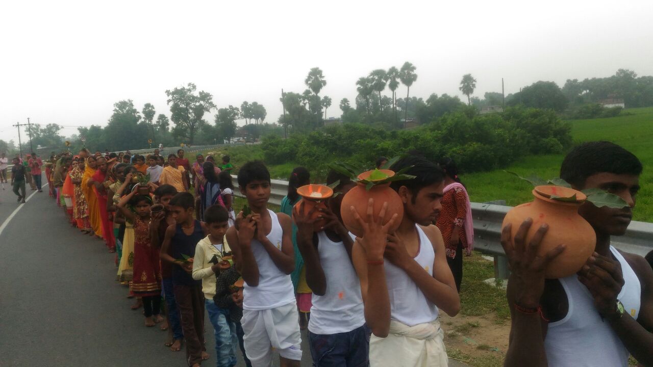 निकाली गयी  जलभरी यात्रा 