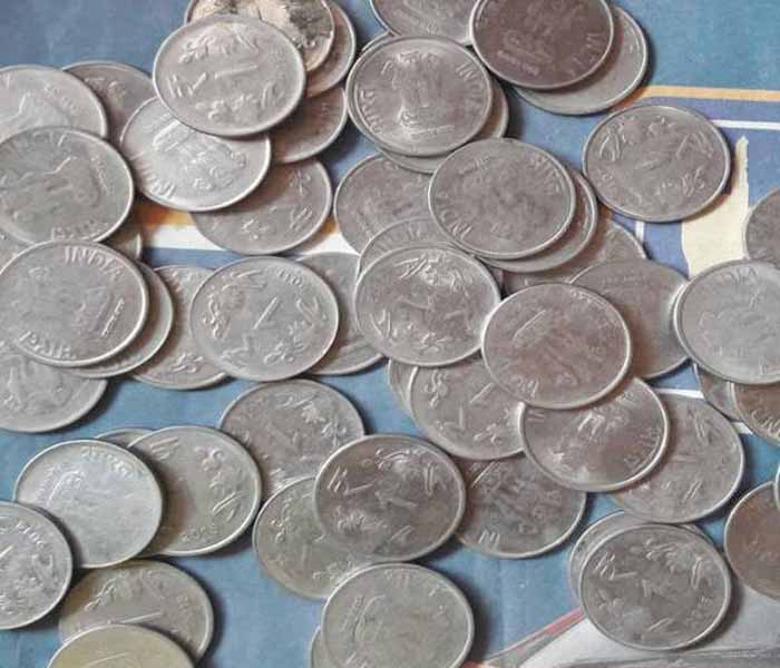  छोटे सिक्के का लेन देन में दिक्कत  से छोटे व्यवसायी एवं जनता है परेशान