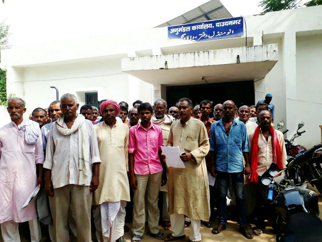 कम मजदूरी देने का लगाया आरोप