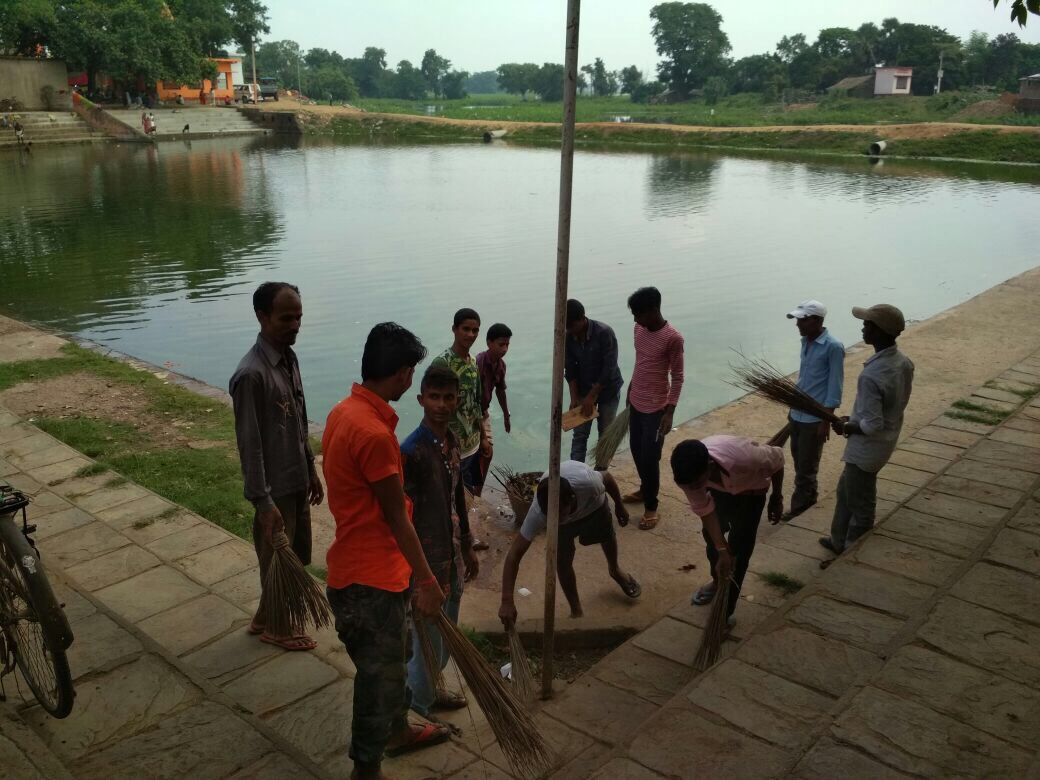 देवकुण्ड में अभाविप कार्यकर्ताओं ने चलाया सफ़ाई अभियान