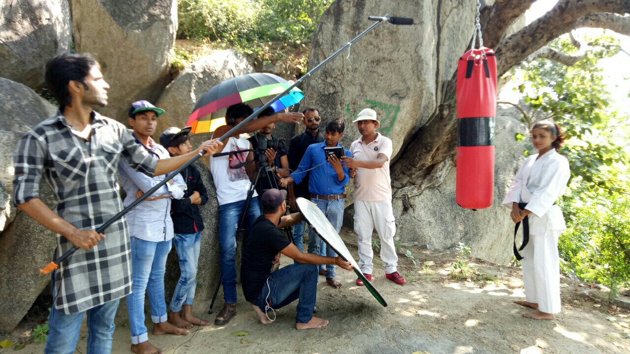 सुरभि ए ब्रेव गर्ल फिल्म शूटिंग सिताथाप पहाड पर धर्मवीर फिल्म एंड टीवी प्रोडक्शन ने किया