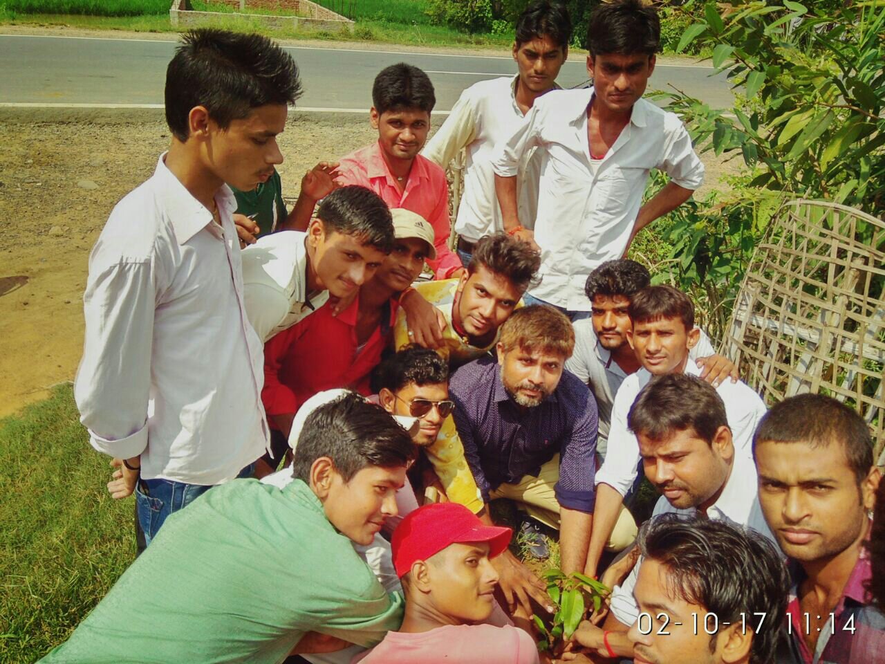 युवा राजद के सदस्य ने पौधा लगाकर गाँधी जी का मनाई जंयती