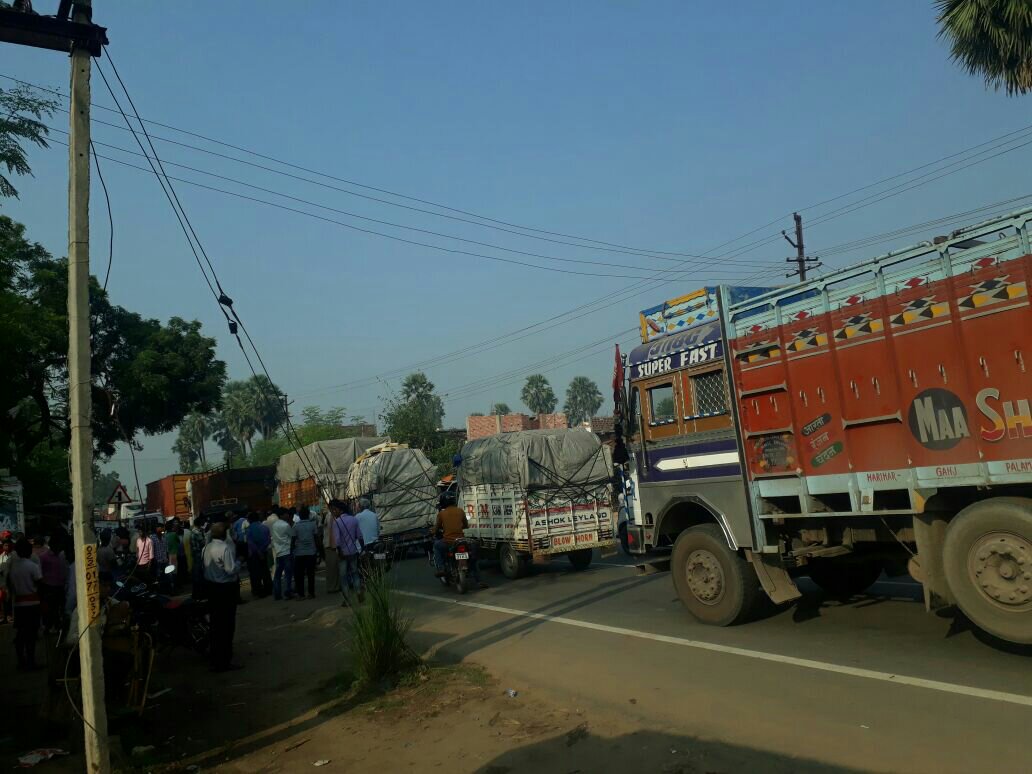 अतिक्रमण मुक्त कराने हेतु किया गया सड़क जाम