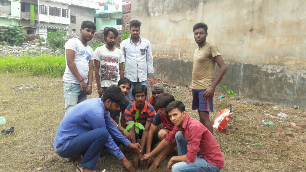 आधी रोटी खायेगे फिर भी पेड़ लगाएंगे-आभाविप