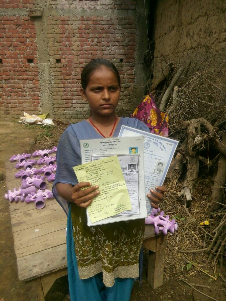 एक छात्रा के तीन दस्तावेज़ों पर तीन अलग जन्मतिथि से सदमे में छात्रा