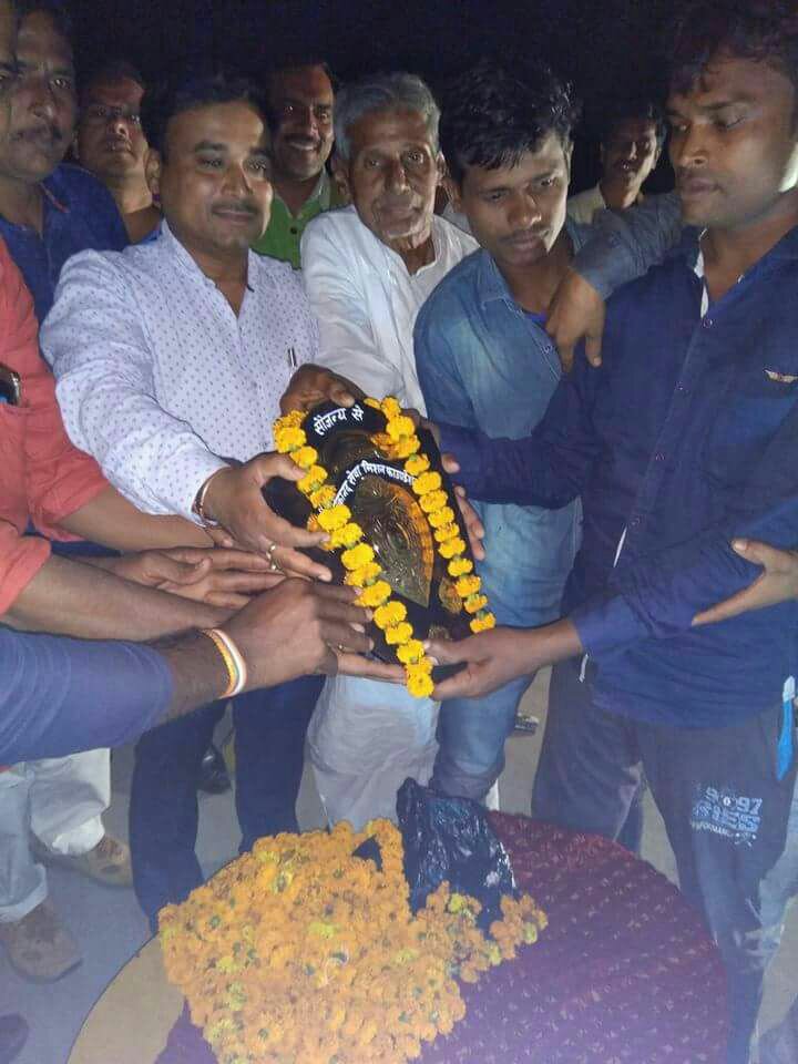 ओबरा और हसपुरा के बीच हुआ फुटबॉल मैच का फाइनल मुकाबला