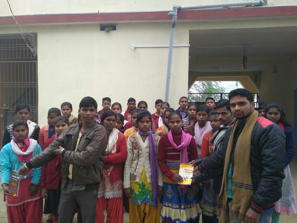 सफल छात्र छात्राओं को पुरुस्कृत किया गया