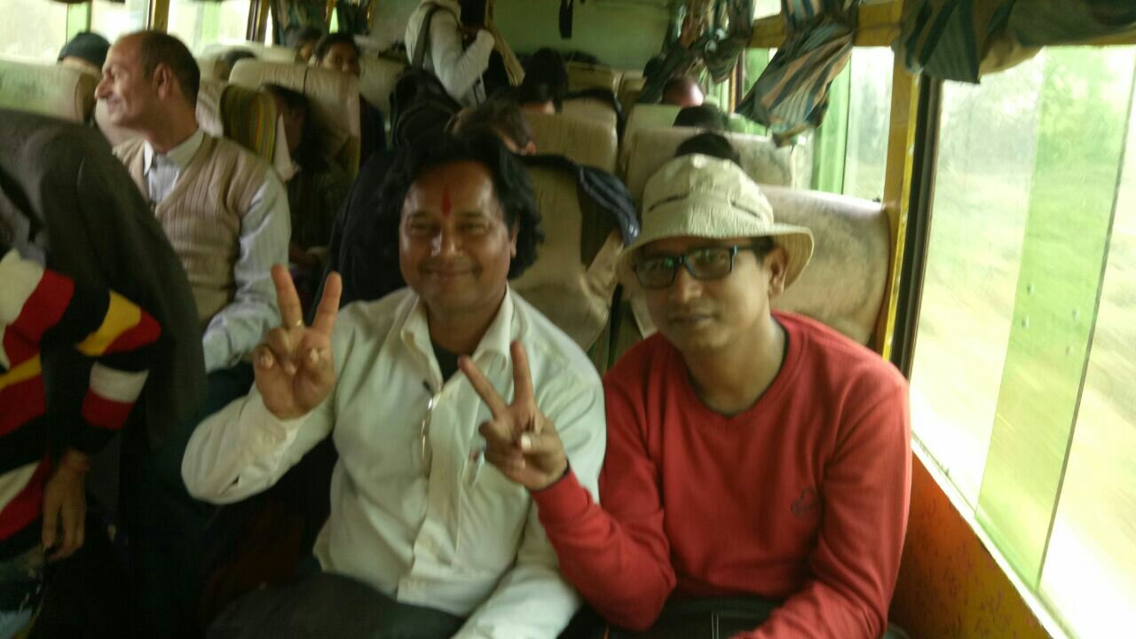 70 कलाकारों से भरे दो बस पूर्णिया के लिए रवाना