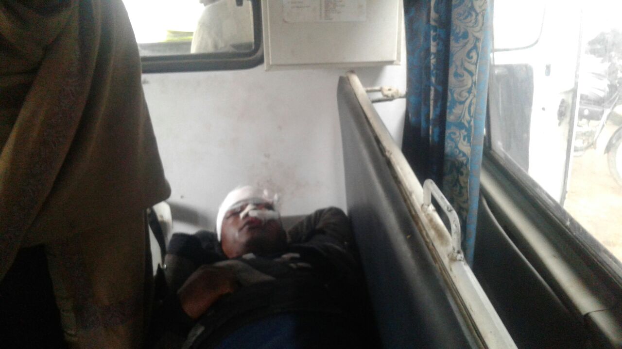 सड़क दुर्घटना में दो की मौत, तीन जख्मी।