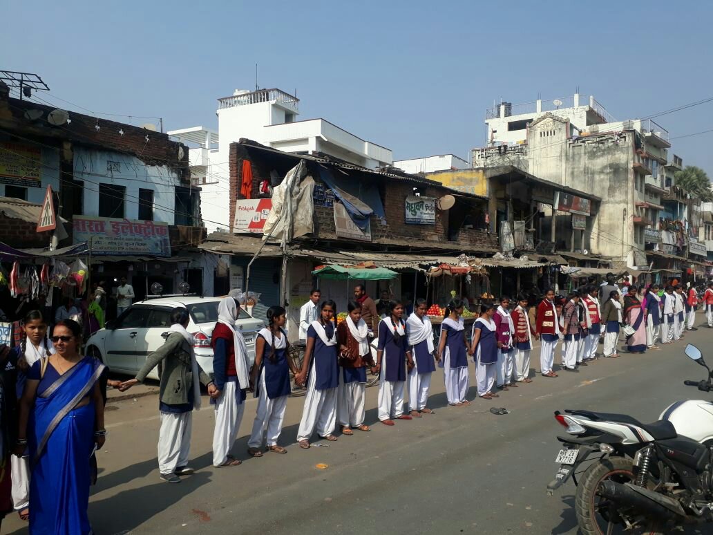 मानव श्रृंखला दाउदनगर प्रखंड में 41 किलोमीटर की परिधि में 61 हजार 58 लोगों ने भाग लिया