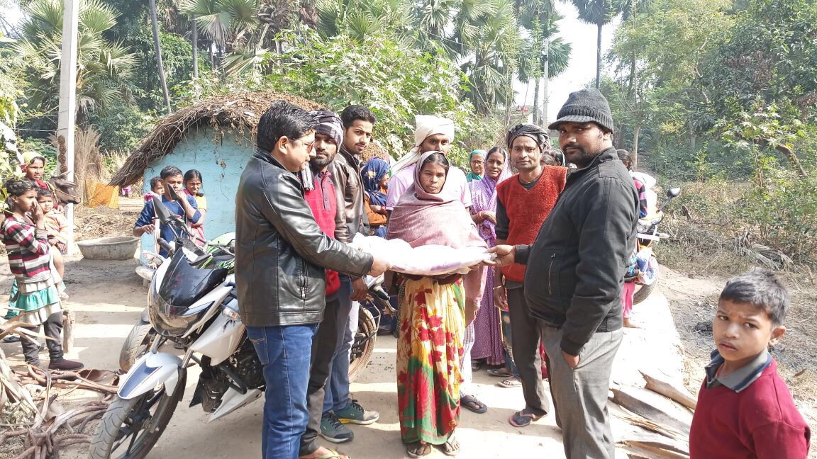 दसई बिगहा एवं अकबरपुर में हुआ कम्बल वितरण