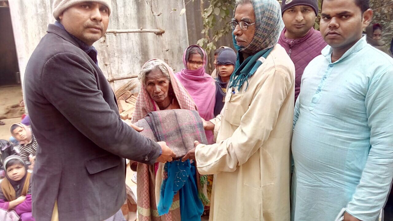 राजद सुप्रीमो लालू यादव द्वारा लिखे पत्र को लोगों के बीच पढ़ा गया