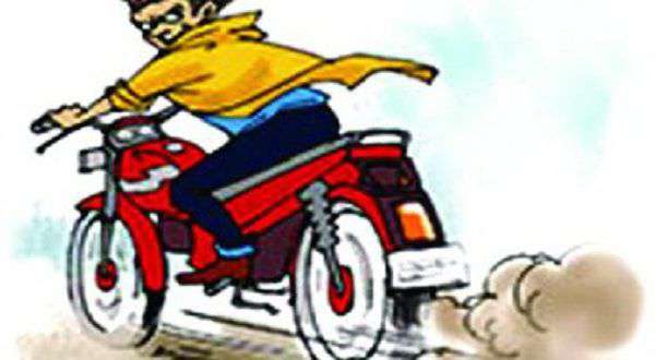 एक ही दिन में दो अलग अलग स्थानों से चोरी हुई दो बाइक