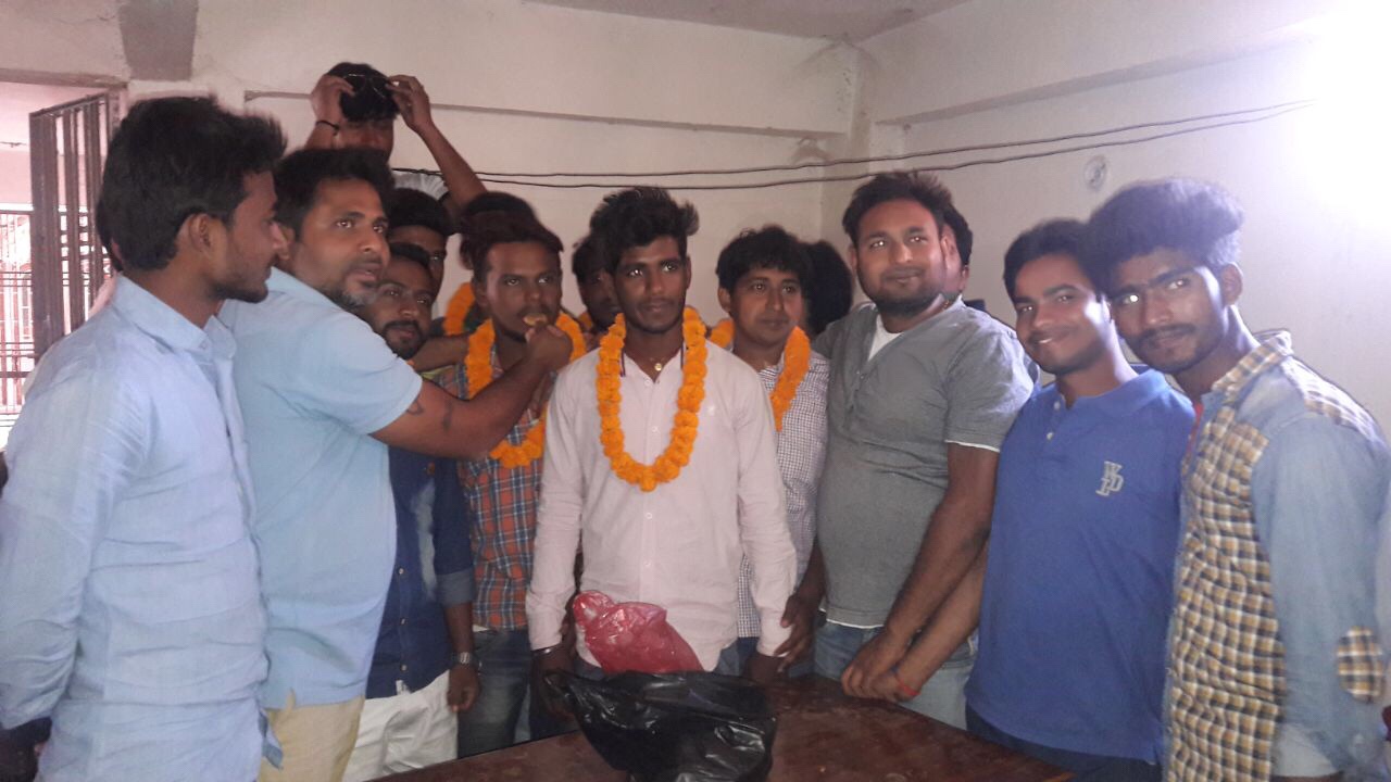 महागटबन्धन के उम्मीदवारों की जीत पर मिली बधाइयाँ