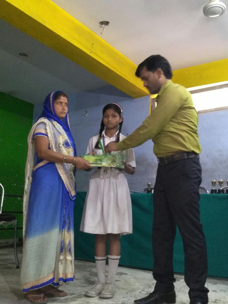 माता -पिता का संस्कार ही सफलता का है कारण