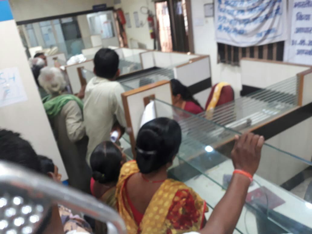 ग्राहकों में मची त्राहिमाम,इस बैंक में खत्म हुआ कैश।